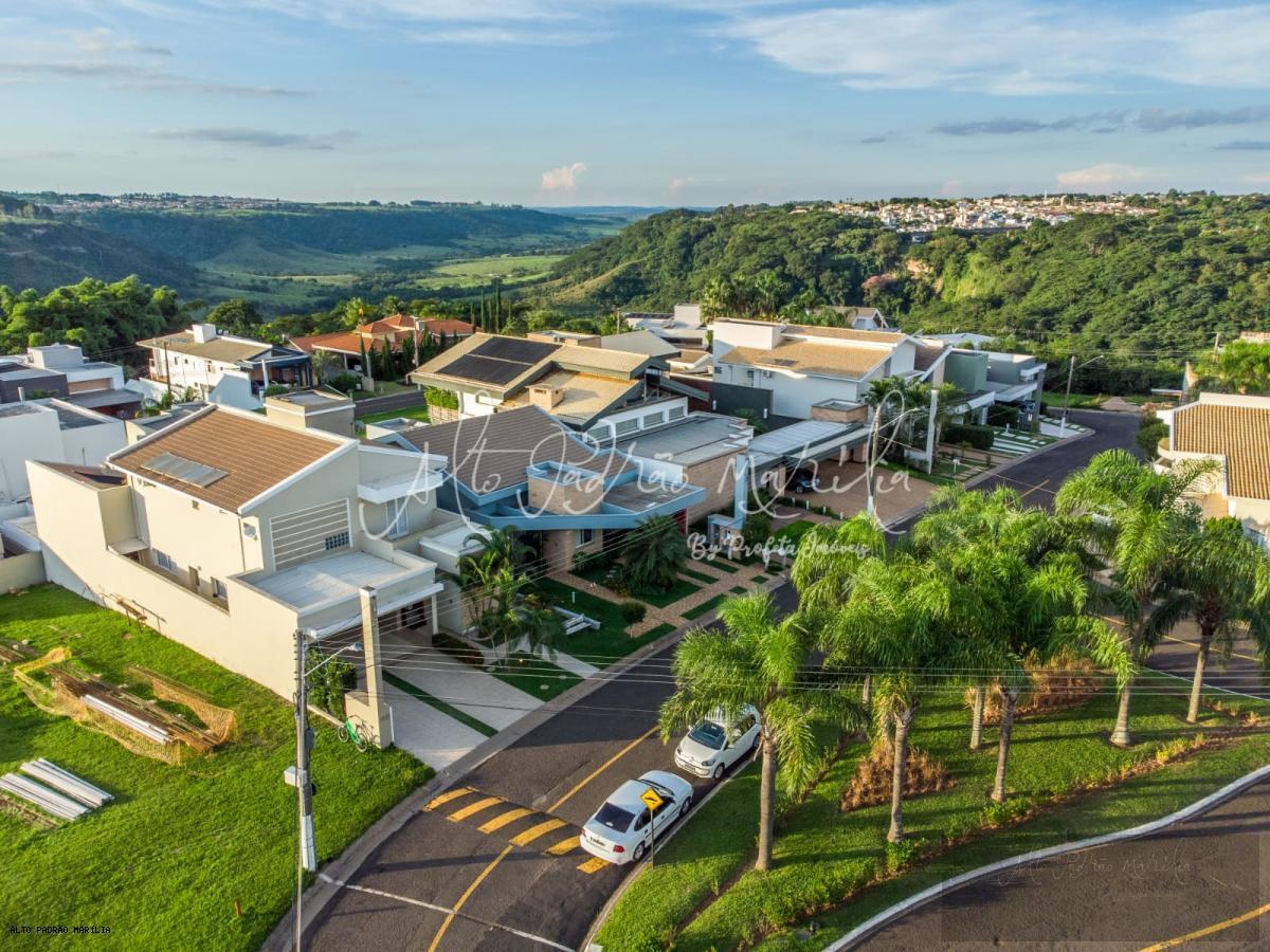 Casa em Condom�nio