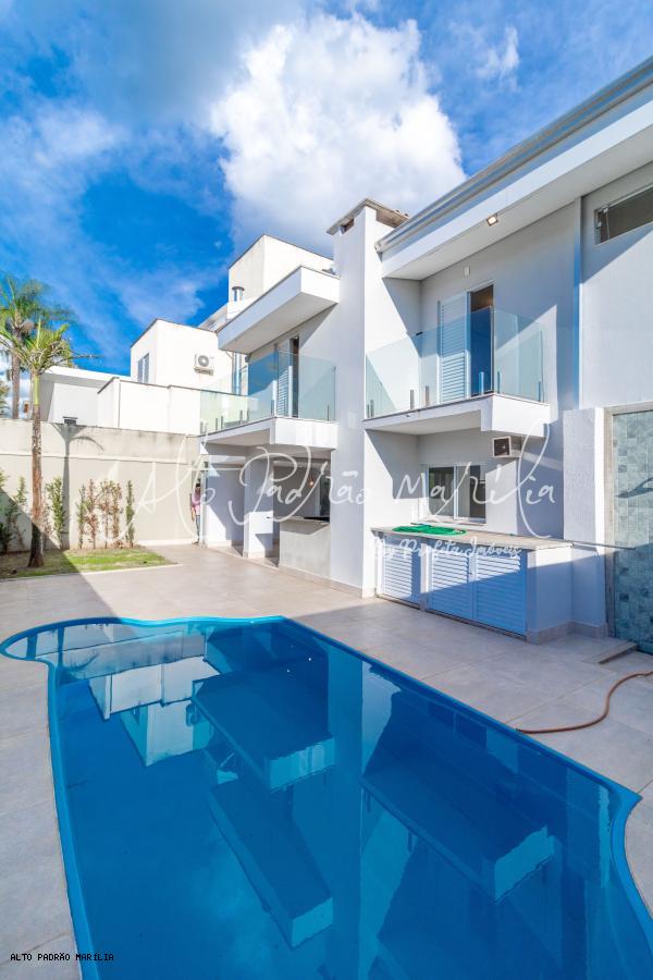 Casa em Condom�nio