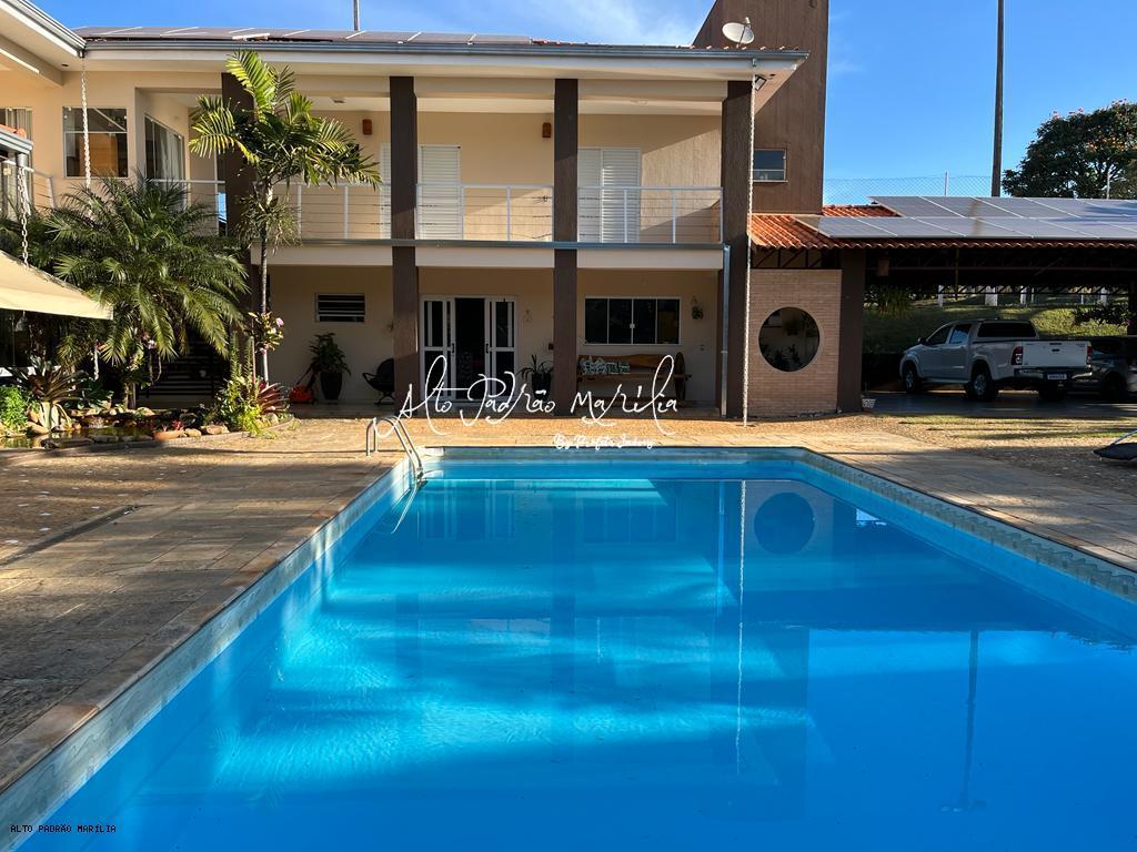 Casa em Condom�nio