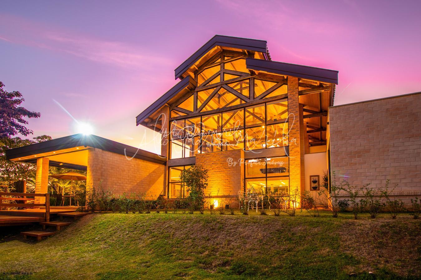 Casa em Condom�nio