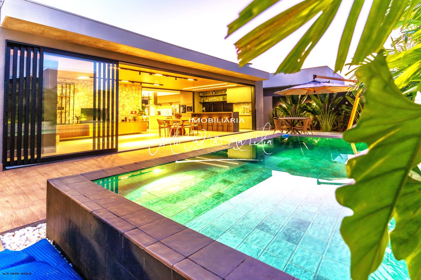 Casa em Condom�nio