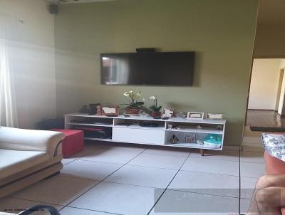 Casa para Venda, em Mar�lia, bairro Centro, 3 dormit�rios, 1 banheiro, 8 vagas