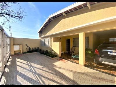 Casa para Venda, em Mar�lia, bairro Centro, 3 dormit�rios