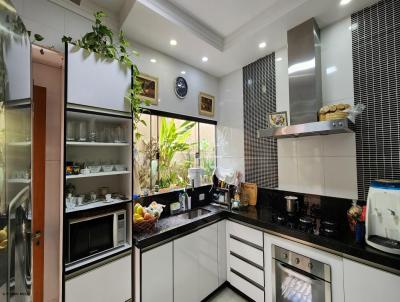 Casa para Venda, em Mar�lia, bairro Mar�lia, 3 dormit�rios, 3 banheiros, 3 su�tes, 3 vagas